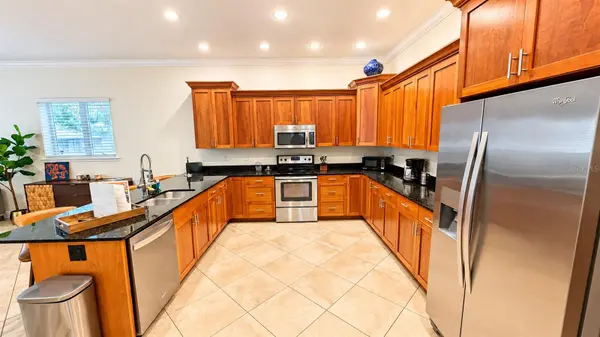 2225 BAHIA VISTA ST, Sarasota, FL 34239