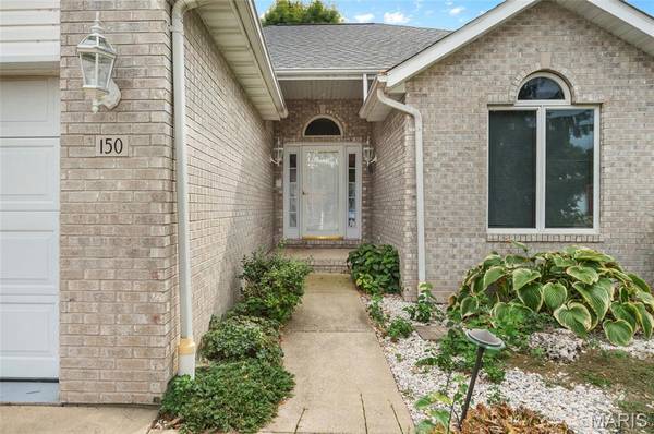 150 Falcon DR, Highland, IL 62249
