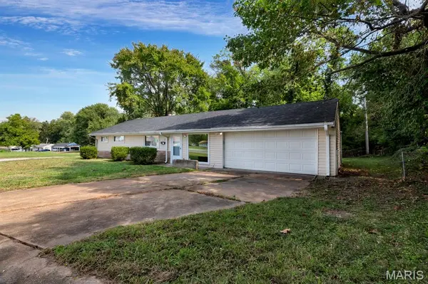 5500 Winchelsea DR, St Louis, MO 63121