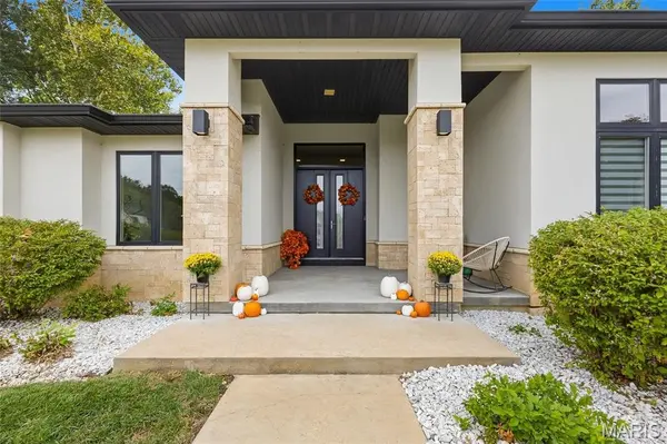 10147 Fieldcrest LN, St Louis, MO 63124