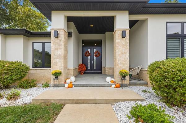 10147 Fieldcrest LN, St Louis, MO 63124