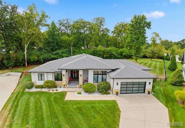 10147 Fieldcrest LN, St Louis, MO 63124