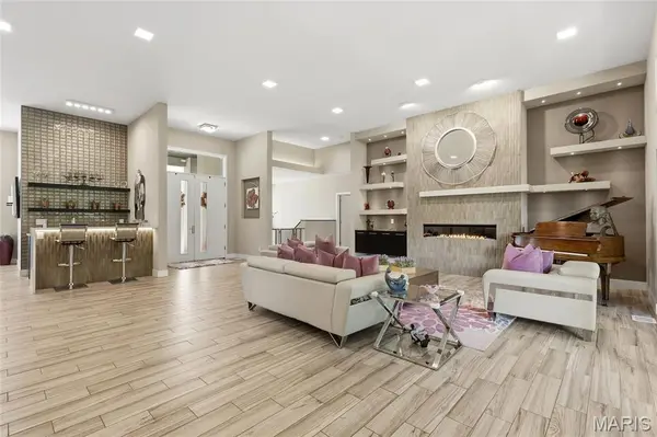 10147 Fieldcrest LN, St Louis, MO 63124