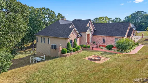 599 Huntington Trails DR, Festus, MO 63028
