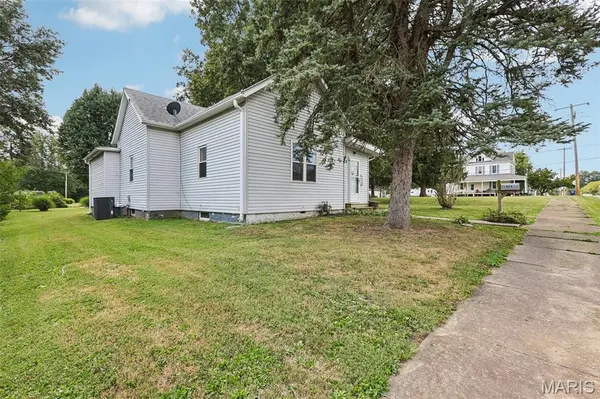 404 E 2nd South ST, Mount Olive, IL 62069