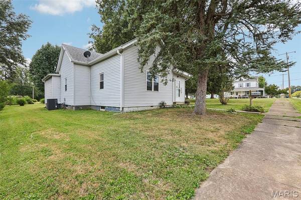 404 E 2nd South ST, Mount Olive, IL 62069
