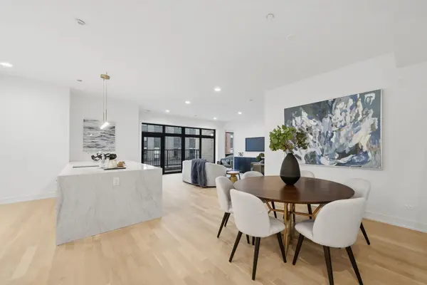 2481 N Milwaukee AVE #202, Chicago, IL 60647