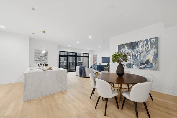 2481 N Milwaukee AVE #202, Chicago, IL 60647