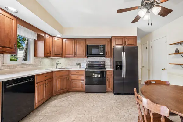 1627 E Jonquil TER, Arlington Heights, IL 60004