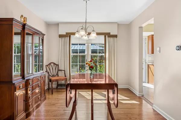 1627 E Jonquil TER, Arlington Heights, IL 60004