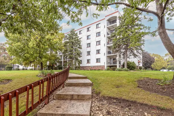 475 Plum Creek DR #304, Wheeling, IL 60090