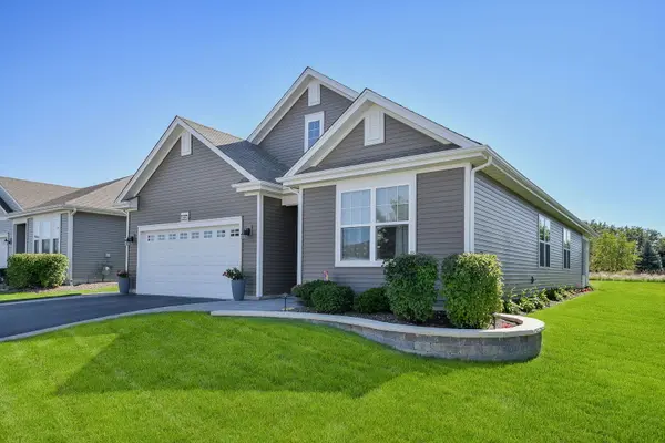 999 Crestview LN, Pingree Grove, IL 60140