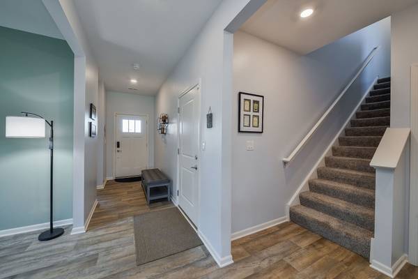999 Crestview LN, Pingree Grove, IL 60140
