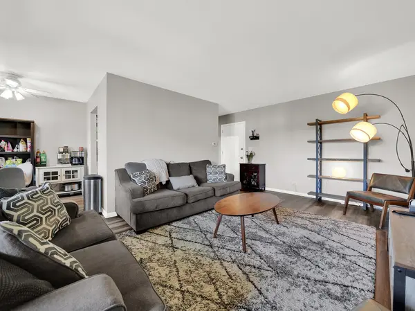 2212 Country Club DR #22C, Woodridge, IL 60517