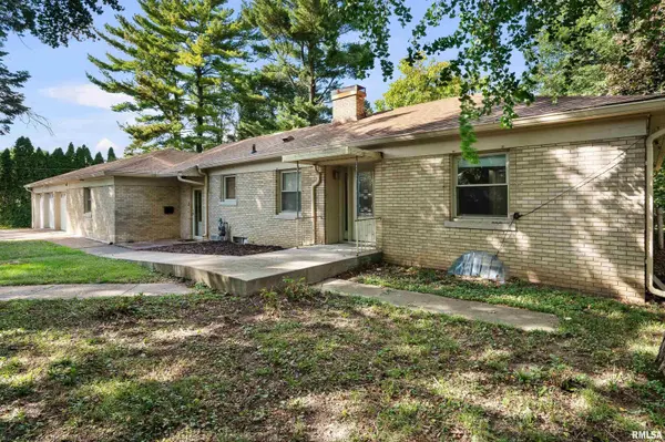 660 18TH AVE, East Moline, IL 61244