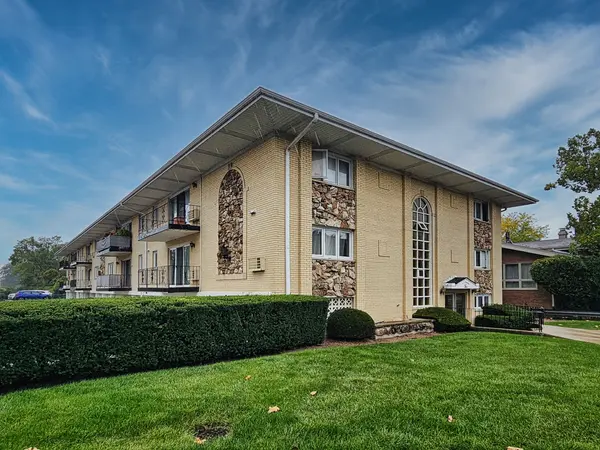 2 N Dee RD #203, Park Ridge, IL 60068