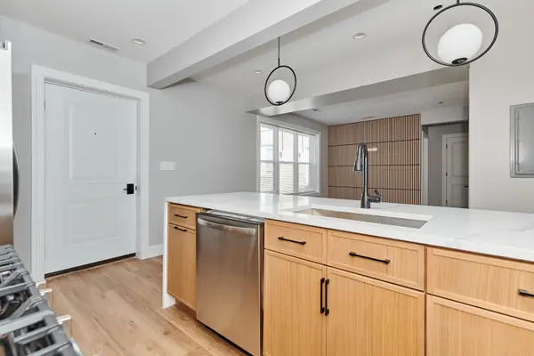5804 N Maplewood AVE #1, Chicago, IL 60659