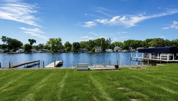 1614 River Terrace DR, Mchenry, IL 60051