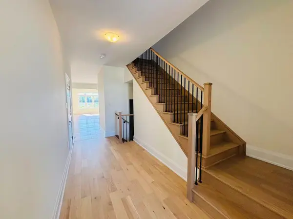 76 Gathering LN, Richmond Hill, ON L4S 0S4