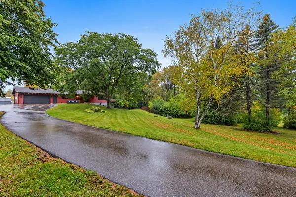 653 Deerwood DR, Hudson, WI 54016