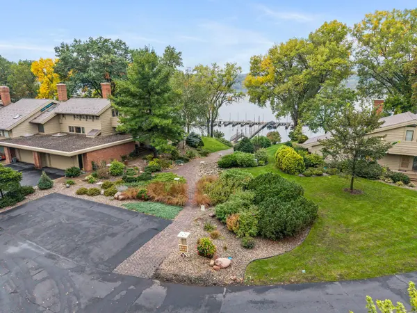 215 Eastbank CT N, Hudson, WI 54016