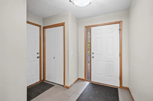 674 Lois LN, Lino Lakes, MN 55014