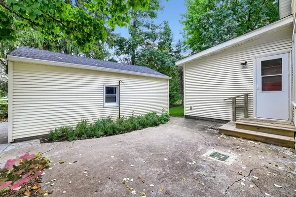 6051 Upper 46th ST N, Oakdale, MN 55128