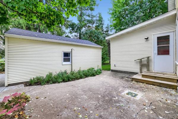 6051 Upper 46th ST N, Oakdale, MN 55128