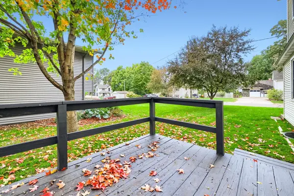 6051 Upper 46th ST N, Oakdale, MN 55128