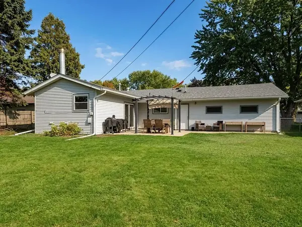 4247 Sandstone DR, Eagan, MN 55122