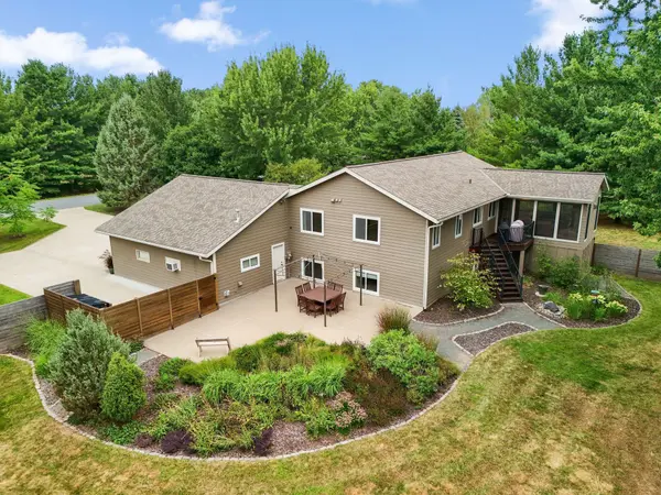947 Sherman RD, Hudson, WI 54016