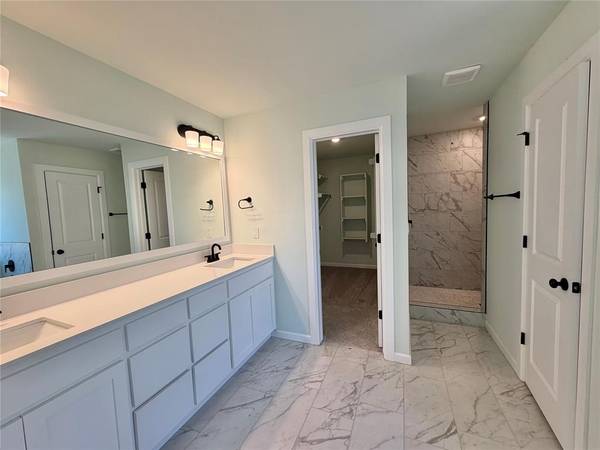3923 Abingdon DR, Norman, OK 73026