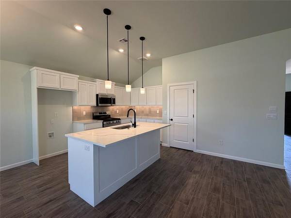 3923 Abingdon DR, Norman, OK 73026
