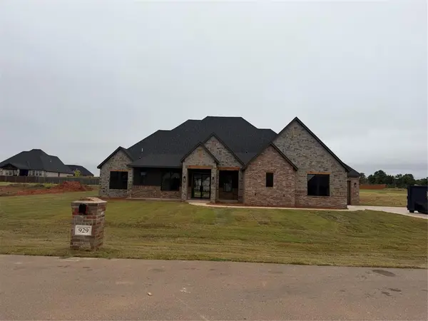 929 Dorsi CIR, Newcastle, OK 73065