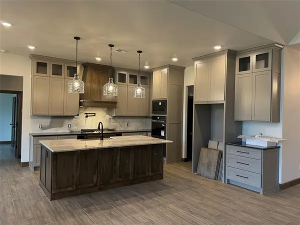 929 Dorsi CIR, Newcastle, OK 73065