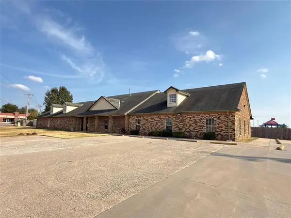 2000 S Douglas BLVD, Midwest City, OK 73130