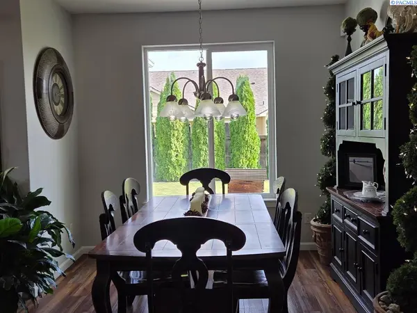 6311 Landsdowne Ct, Pasco, WA 99301