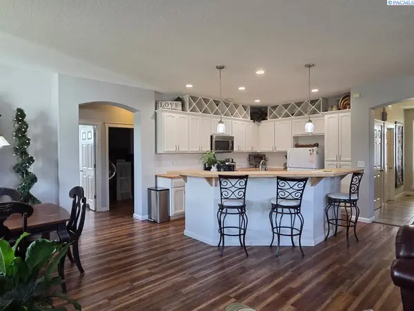 6311 Landsdowne Ct, Pasco, WA 99301