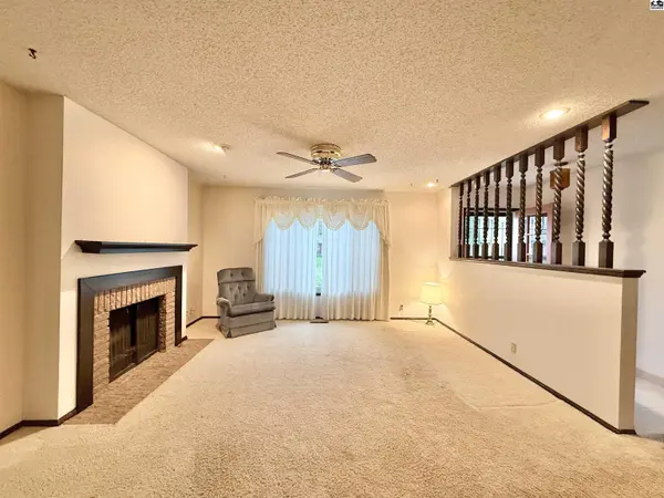4109 Quivira Rd, Hutchinson, KS 67502