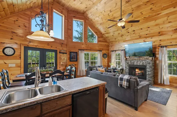4375 Chamberlain Ln, Sevierville, TN 37862