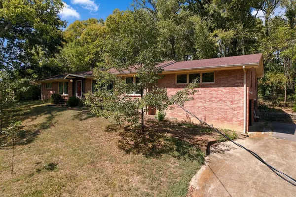 195 Forestwood Dr, Nashville, TN 37209