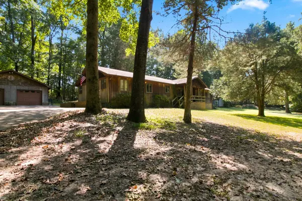 371 Wildwood Ln, Paris, TN 38242