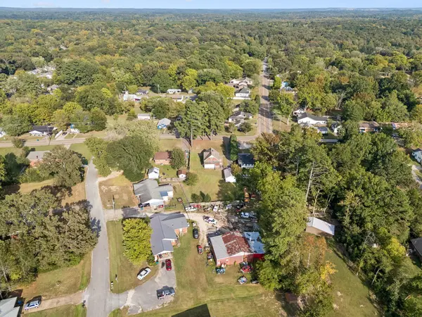 181 Washington Ave, Camden, TN 38320