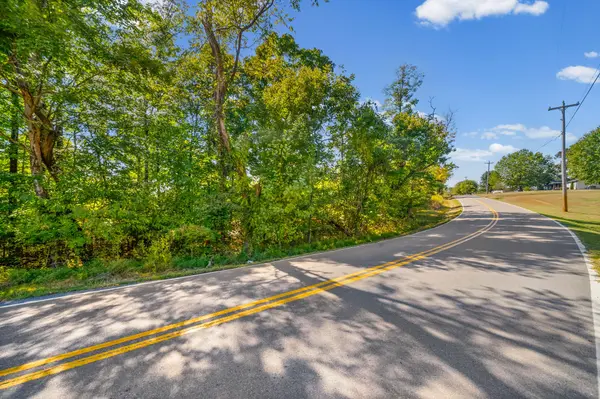 1 Gip Manning Rd, Clarksville, TN 37042
