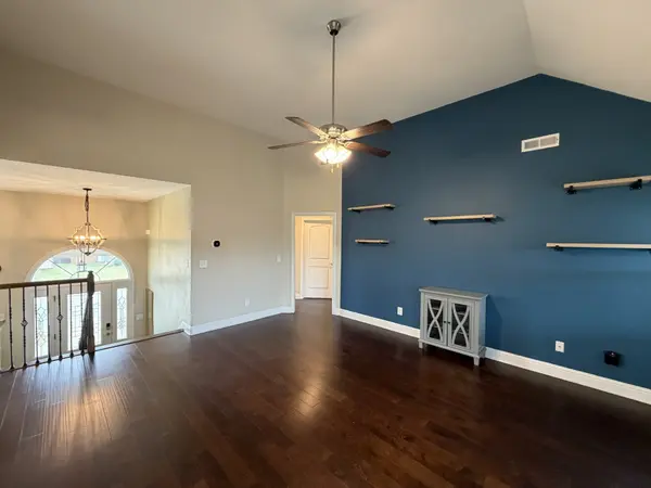 1004 Shirley Dr, Clarksville, TN 37042
