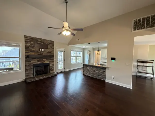 1004 Shirley Dr, Clarksville, TN 37042
