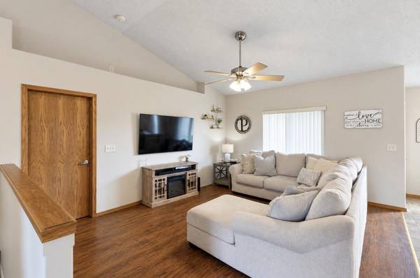 2143 East Quail Hollow Street, Derby, KS 67037