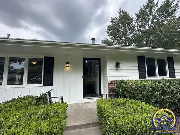 2736 SW Osborn RD, Topeka, KS 66614