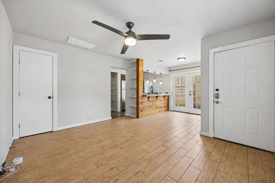 2717 Parker LN #B, Austin, TX 78741