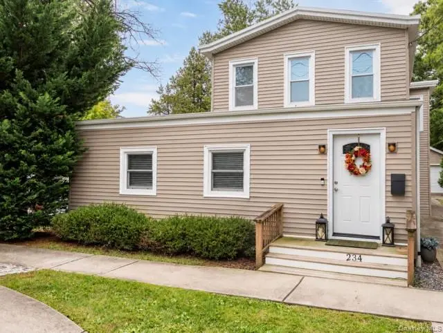 234 Foxhurst RD, Oceanside, NY 11572